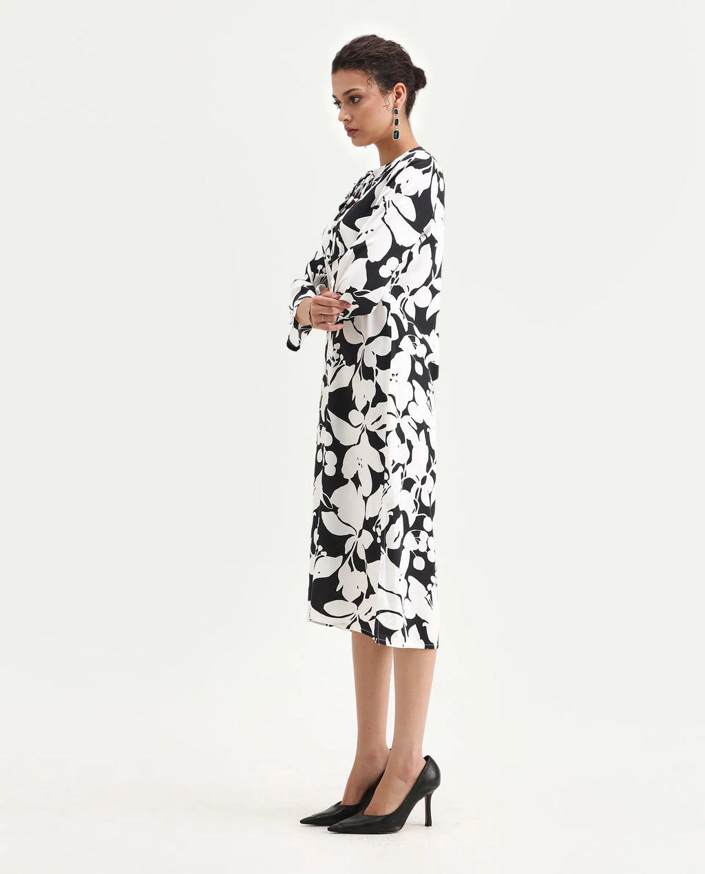 Rareism Women's Janzen Black Viscose Tie-Up Neck Floral Print Bell Sleeve Midi Straight Fit Dress